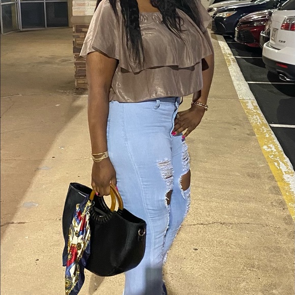 Relaxed Style Ruffled Top - Picture 15 of 16